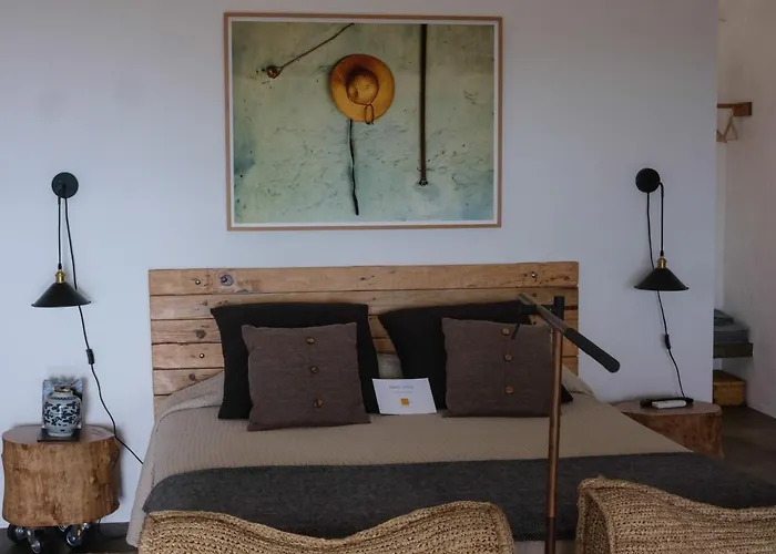 Casas Do Amarelo * Sao Mateus (Pico island)